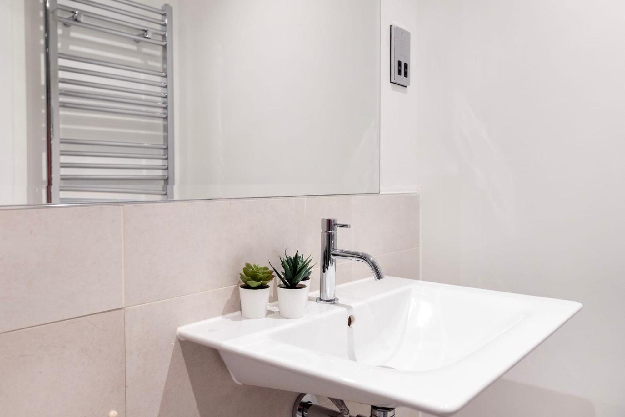 Fitzrovia With Balcony - Cityapartmentstay Londyn Zewnętrze zdjęcie