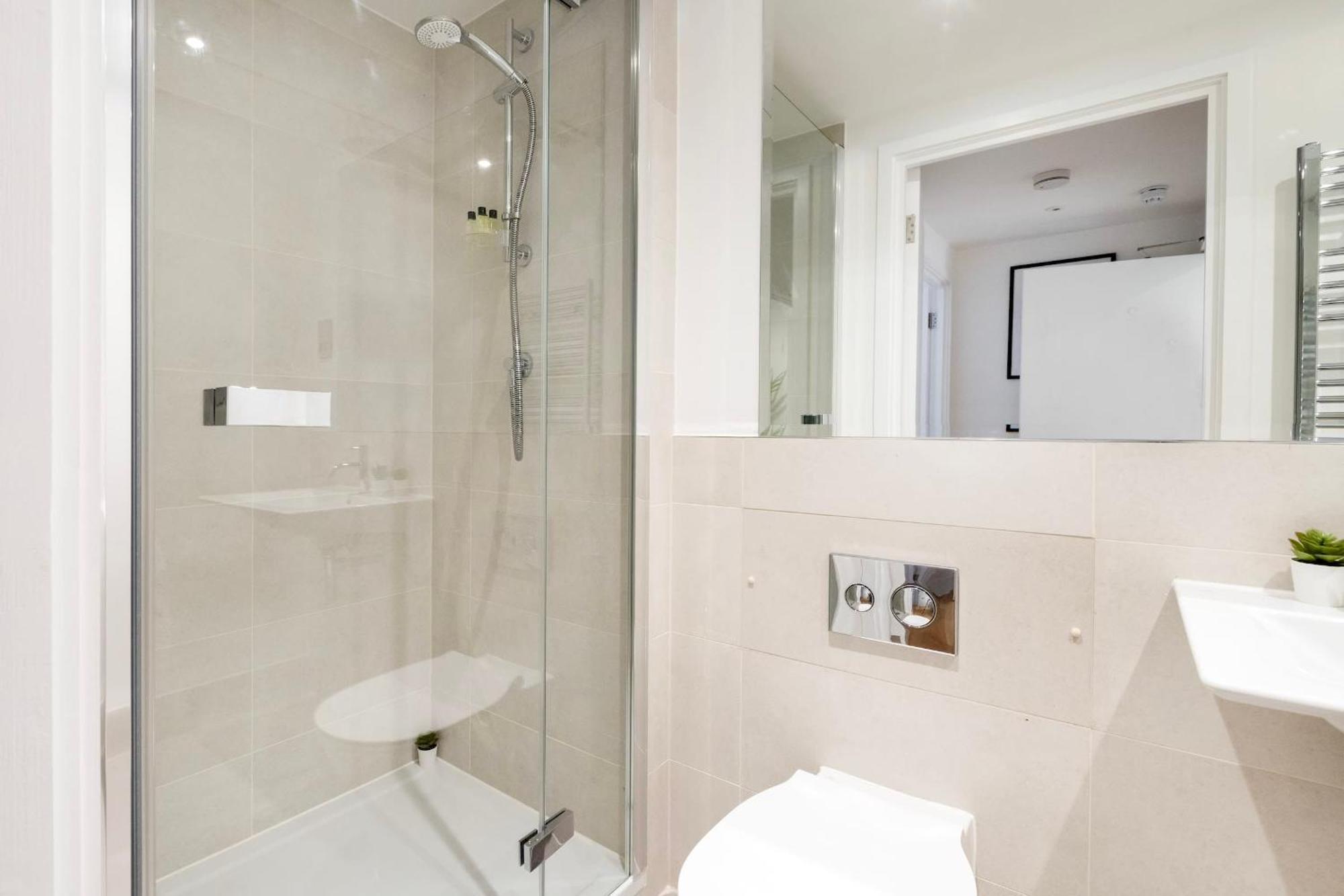 Fitzrovia With Balcony - Cityapartmentstay Londyn Zewnętrze zdjęcie