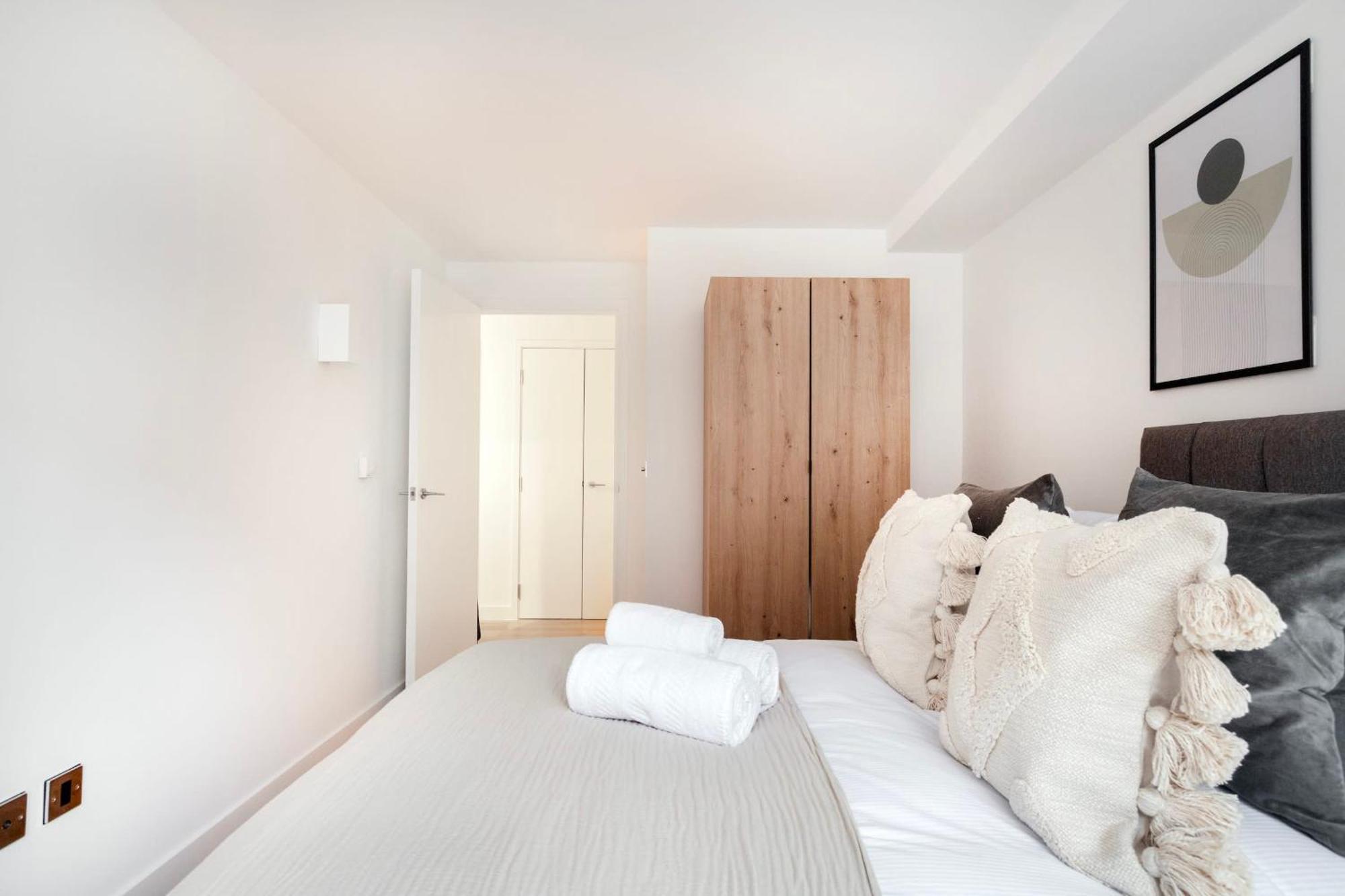 Fitzrovia With Balcony - Cityapartmentstay Londyn Zewnętrze zdjęcie