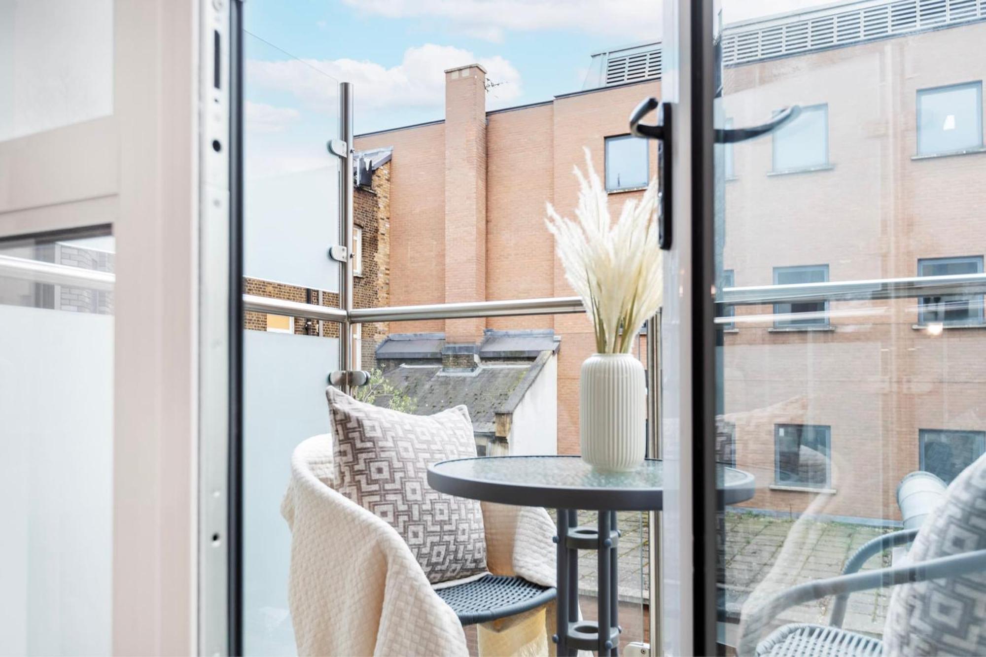 Fitzrovia With Balcony - Cityapartmentstay Londyn Zewnętrze zdjęcie