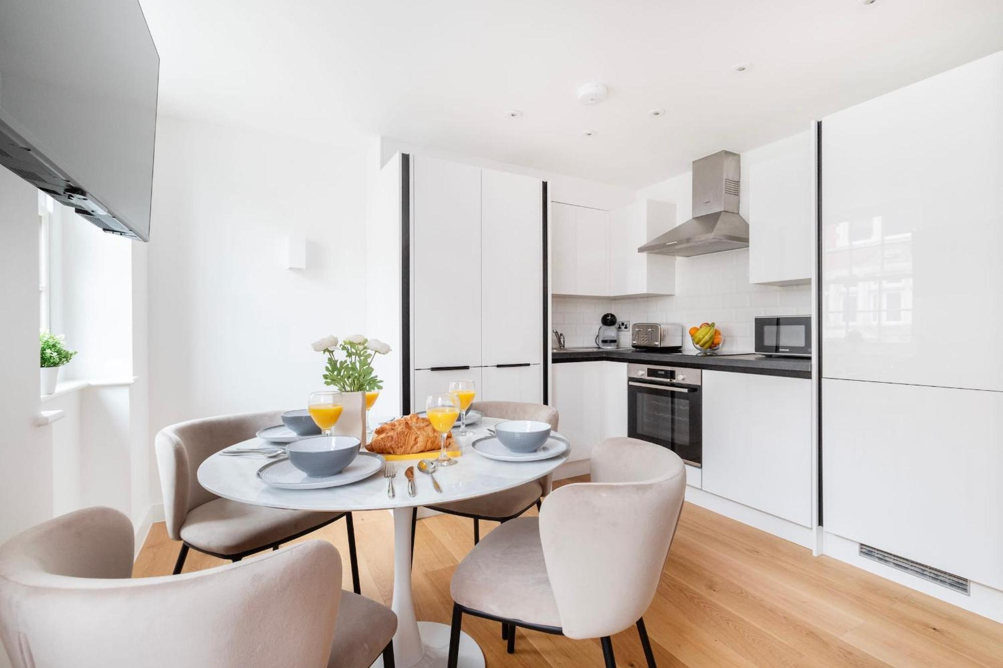 Fitzrovia With Balcony - Cityapartmentstay Londyn Zewnętrze zdjęcie